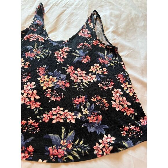 American Eagle Soft & Sexy Crepe Floral Tank Top Woman’s Size Medium - Picture 2 of 8
